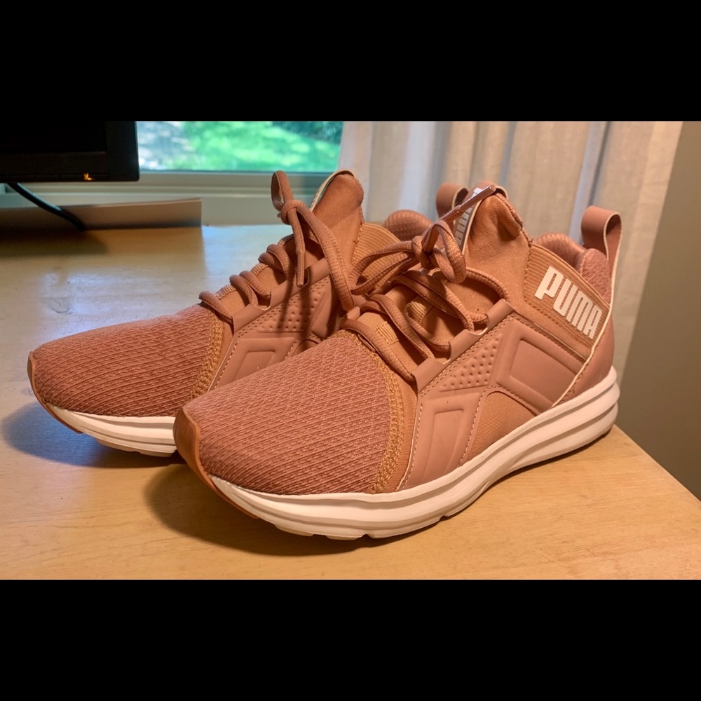 PUMA like new sneakers